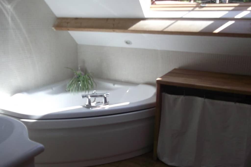 Jolie Maison Avec Jardin - 2 Chambres Le Hamel  Ngoại thất bức ảnh